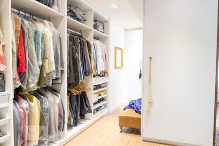 Apartamento à venda com 325m², 3 quartos e 4 vagas Apartamento à venda com 325m², 3 quartos e 4 vagasCloset do quarto 1