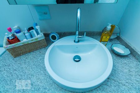 Casa à venda com 108m², 2 quartos e 1 vagaBanheiro