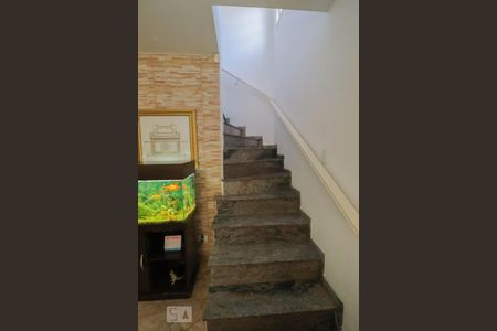 Escada de casa à venda com 3 quartos, 290m² em Vila das Bandeiras, Guarulhos