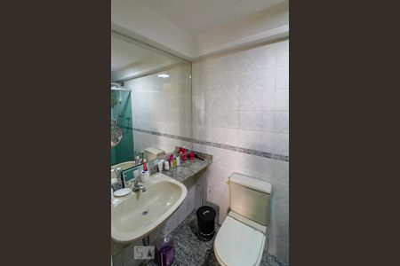 Apartamento à venda com 69m², 2 quartos e 2 vagasBanheiro da Suíte