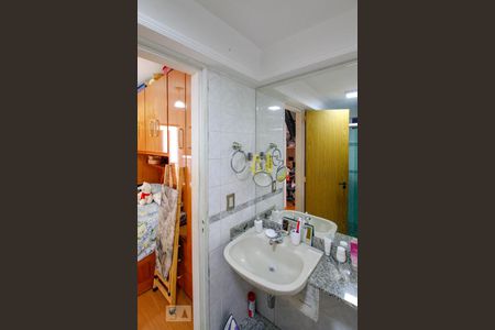 Apartamento à venda com 69m², 2 quartos e 2 vagasBanheiro da Suíte