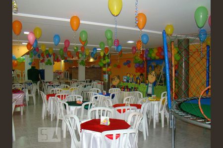 Casa à venda com 330m², 4 quartos e 6 vagasSALÃO INFERIOR