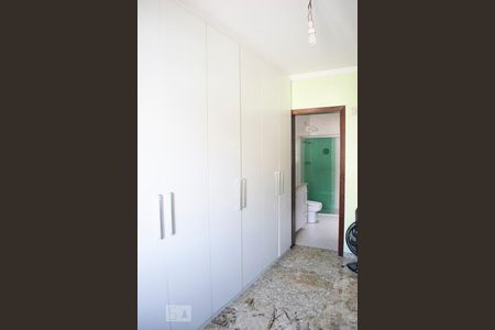 Casa à venda com 330m², 4 quartos e 6 vagasQUARTO 3 SUITE