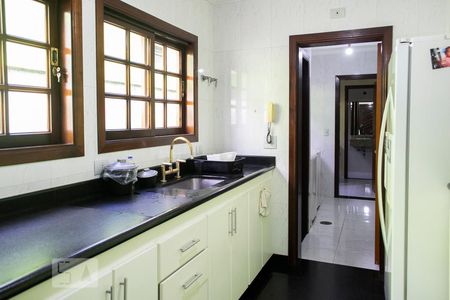 Casa à venda com 330m², 4 quartos e 6 vagasCOZINHA