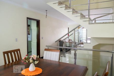 SALA de casa à venda com 4 quartos, 330m² em Vila Romero, São Paulo