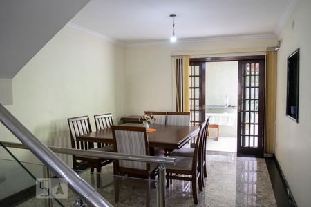 SALA de casa à venda com 4 quartos, 330m² em Vila Romero, São Paulo