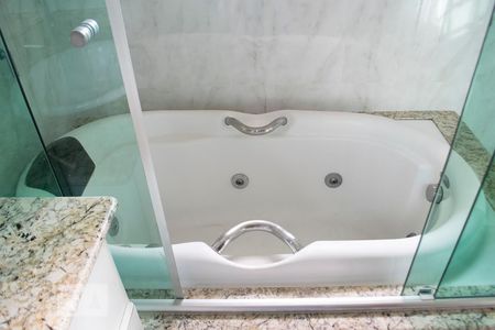 Casa à venda com 330m², 4 quartos e 6 vagasBANHEIRO SUITE 1