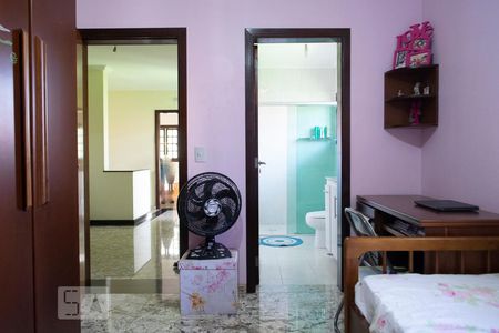 Casa à venda com 330m², 4 quartos e 6 vagasQUARTO 2 SUITE