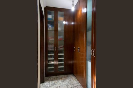 Casa à venda com 330m², 4 quartos e 6 vagasQUARTO 1 SUITE