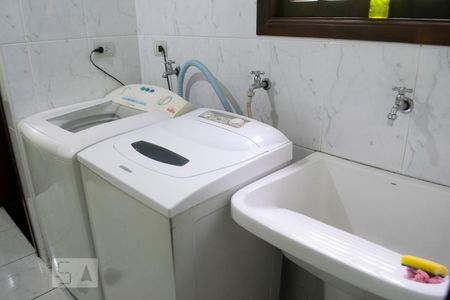 Casa à venda com 330m², 4 quartos e 6 vagasÁREA DE SERVIÇO