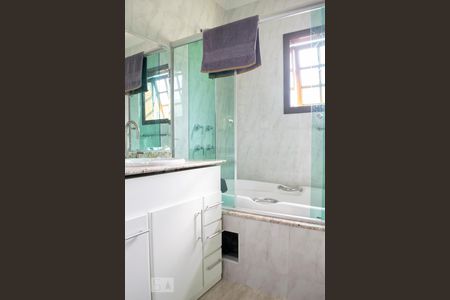 Casa à venda com 330m², 4 quartos e 6 vagasBANHEIRO SUITE 1