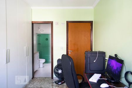 Casa à venda com 330m², 4 quartos e 6 vagasQUARTO 3 SUITE