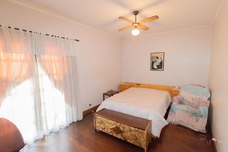 Casa à venda com 250m², 3 quartos e 2 vagasSuíte