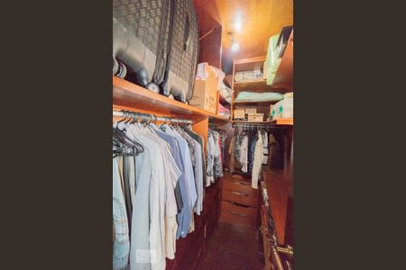 Casa à venda com 250m², 3 quartos e 2 vagasSuíte - closet