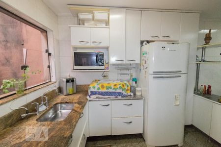 Casa à venda com 250m², 3 quartos e 2 vagasCozinha