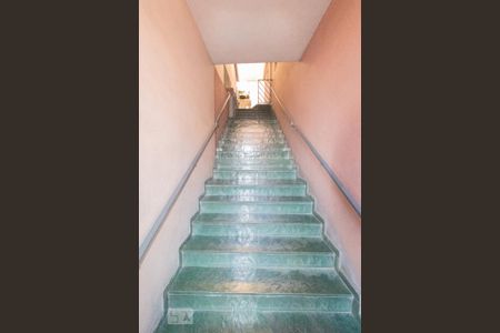 Casa à venda com 250m², 3 quartos e 2 vagasEscada