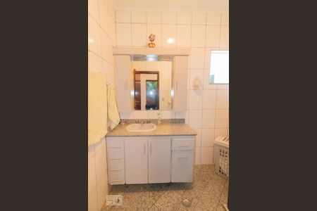 Casa à venda com 250m², 3 quartos e 2 vagasBanheiro