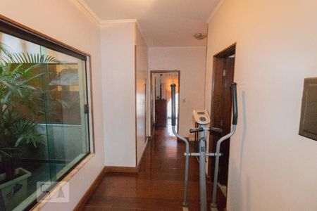 Casa à venda com 250m², 3 quartos e 2 vagasCorredor