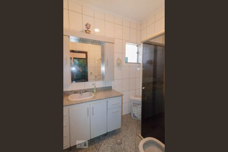 Casa à venda com 250m², 3 quartos e 2 vagasBanheiro
