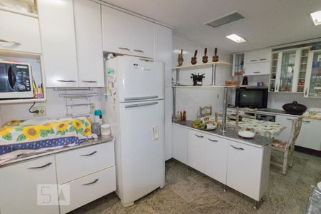 Casa à venda com 250m², 3 quartos e 2 vagasCozinha
