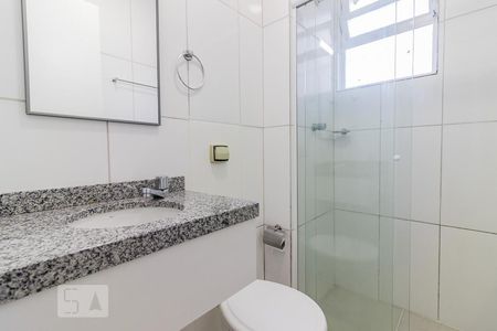 Banheiro de apartamento para alugar com 1 quarto, 35m² em Farroupilha, Porto Alegre