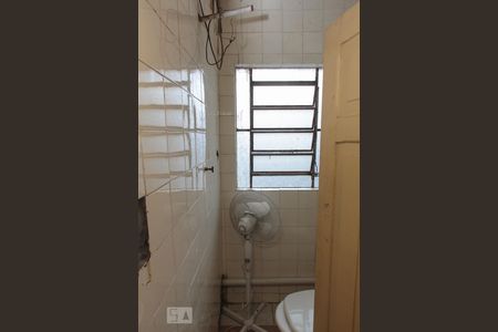 Casa à venda com 170m², 3 quartos e sem vagaBanheiro da Área de Serviço