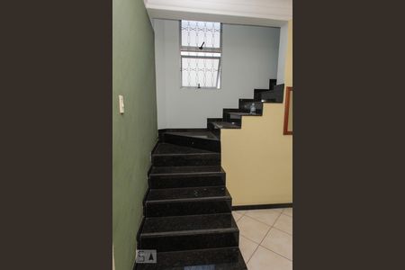 Casa à venda com 170m², 3 quartos e sem vagaEscada para o Terraço