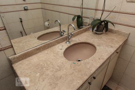 Casa à venda com 170m², 3 quartos e sem vagaBanheiro