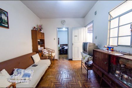 Casa à venda com 220m², 6 quartos e 8 vagas Casa à venda com 220m², 6 quartos e 8 vagasCasa de fundos 1