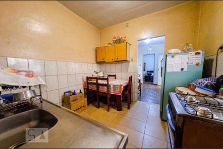 Casa à venda com 220m², 6 quartos e 8 vagas Casa à venda com 220m², 6 quartos e 8 vagasCasa de fundos 1