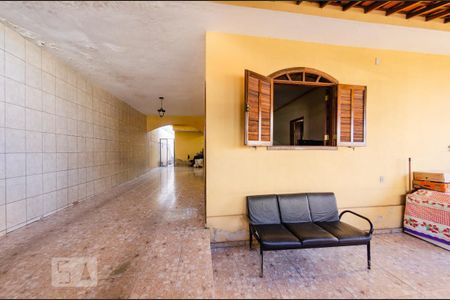 Casa à venda com 220m², 6 quartos e 8 vagas Casa à venda com 220m², 6 quartos e 8 vagasGaragem