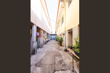 Casa à venda com 220m², 6 quartos e 8 vagas Casa à venda com 220m², 6 quartos e 8 vagasQuintal