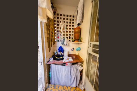 Casa à venda com 220m², 6 quartos e 8 vagas Casa à venda com 220m², 6 quartos e 8 vagasCasa de fundos 1