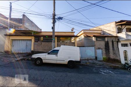 Casa à venda com 220m², 6 quartos e 8 vagas Casa à venda com 220m², 6 quartos e 8 vagasFachada