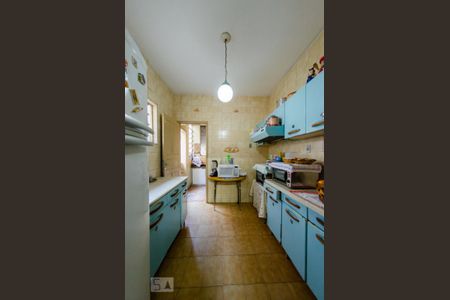 Casa à venda com 220m², 6 quartos e 8 vagas Casa à venda com 220m², 6 quartos e 8 vagasCozinha