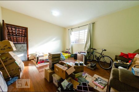 Casa à venda com 220m², 6 quartos e 8 vagas Casa à venda com 220m², 6 quartos e 8 vagasCasa de fundos 2