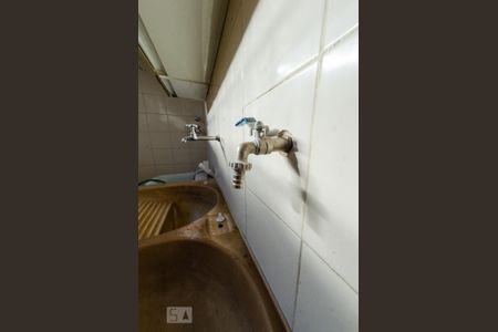 Casa à venda com 220m², 6 quartos e 8 vagas Casa à venda com 220m², 6 quartos e 8 vagasCasa de fundos 2