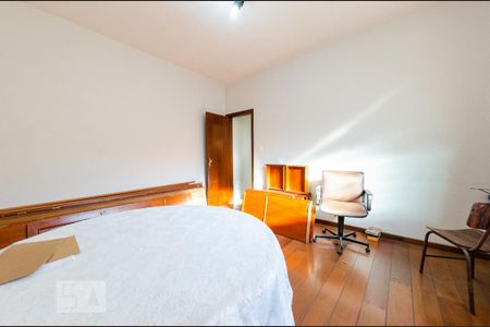 Casa à venda com 220m², 6 quartos e 8 vagas Casa à venda com 220m², 6 quartos e 8 vagasCasa de fundos 2