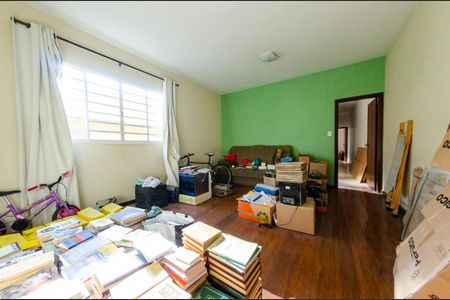 Casa à venda com 220m², 6 quartos e 8 vagas Casa à venda com 220m², 6 quartos e 8 vagasCasa de fundos 2