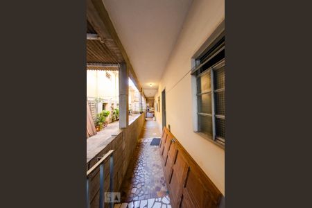 Casa à venda com 220m², 6 quartos e 8 vagas Casa à venda com 220m², 6 quartos e 8 vagasCasa de fundos 1