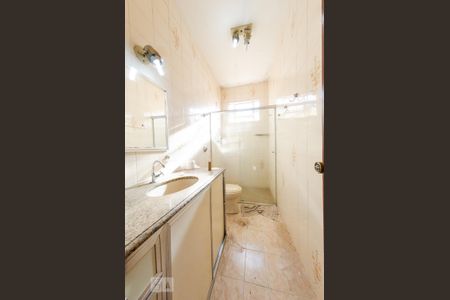 Casa à venda com 220m², 6 quartos e 8 vagas Casa à venda com 220m², 6 quartos e 8 vagasCasa de fundos 2