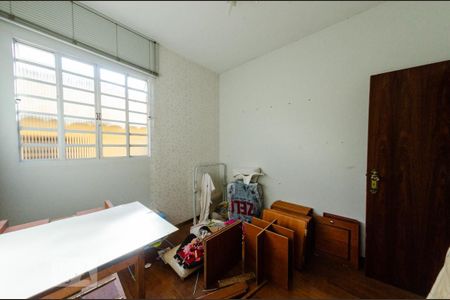 Casa à venda com 220m², 6 quartos e 8 vagas Casa à venda com 220m², 6 quartos e 8 vagasCasa de fundos 2