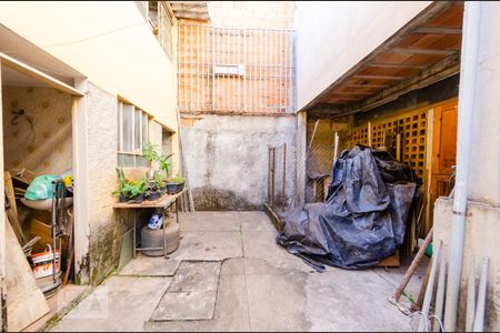 Casa à venda com 220m², 6 quartos e 8 vagas Casa à venda com 220m², 6 quartos e 8 vagasQuintal