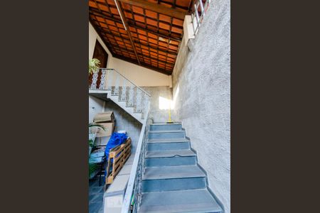 Casa à venda com 220m², 6 quartos e 8 vagas Casa à venda com 220m², 6 quartos e 8 vagasCasa de fundos 2