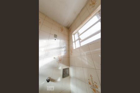 Casa à venda com 220m², 6 quartos e 8 vagas Casa à venda com 220m², 6 quartos e 8 vagasCasa de fundos 2