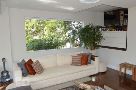 Sala de Estar de casa à venda com 5 quartos, 430m² em Charitas, Niterói