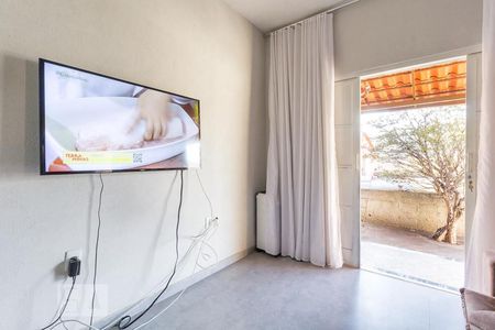 Sala de casa para alugar com 2 quartos, 80m² em Vila Cloris, Belo Horizonte