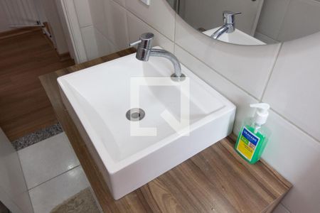 Casa de condomínio à venda com 78m², 2 quartos e 1 vagaBanheiro