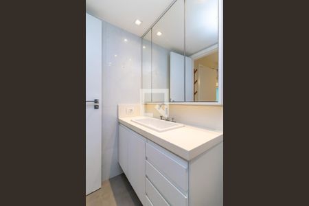 Apartamento para alugar com 99m², 2 quartos e 2 vagas Apartamento para alugar com 99m², 2 quartos e 2 vagasBanheiro da Suíte