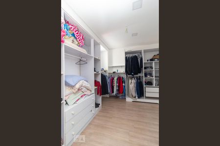 Casa à venda com 470m², 4 quartos e 2 vagasSuite